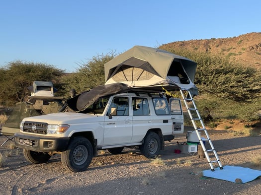 Toyota Land Cruiser HZJ76 2023, faible kilométrage, garantie jusqu\'en 2026