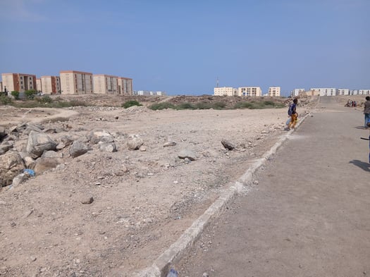 Parcelle avec double façade à PK 13, zone commerciale