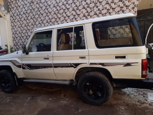 Toyota Land Cruiser Blanc, Bon état, Transmission manuelle, Essence
