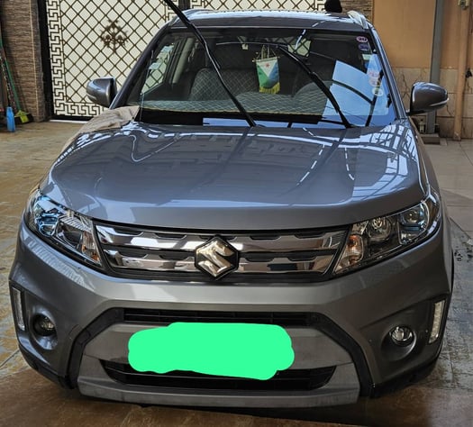 Suzuki Vitara 2017-2018, gris, très propre