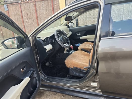 4 VOITURES A VENDRE excellent prix -Mitsubishi L200 AUTOMATIQUE 2022 & la Marqués MG 2016 & HYUNDAI CRETA 2023 noir & TOYOTA RUSH 2020