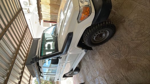 Toyota Land Cruiser HZJ76 2023, faible kilométrage, garantie jusqu\'en 2026