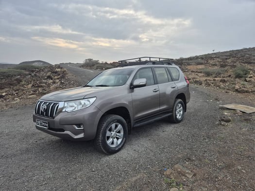 Toyota Prado 2018, 7 places, gallerie, clim av/ar, frigo, entretien à jour
