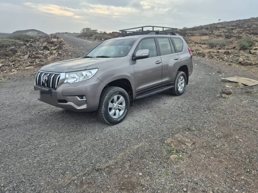 Toyota Prado 2018, 7 places, gallerie, clim av/ar, frigo, entretien à jour