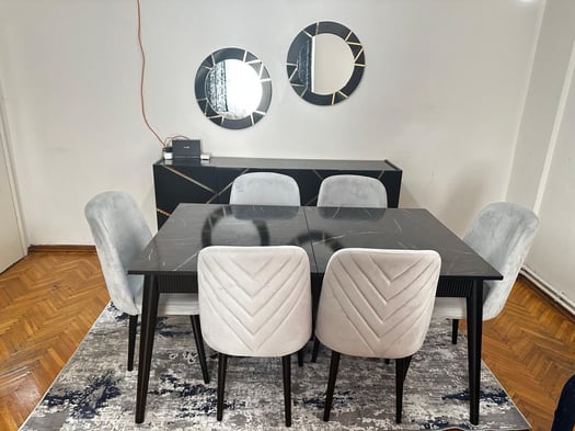 Ensemble salle à manger complète avec 6 chaises et meubles assortis en excellent état