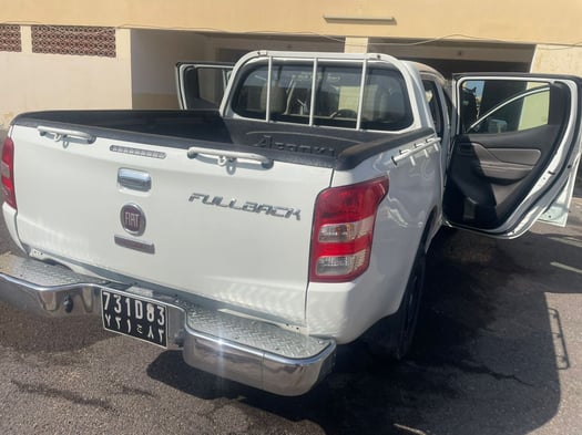 Pickup FIAT FULLBACK, excellent état, climatisation, bâche incluse