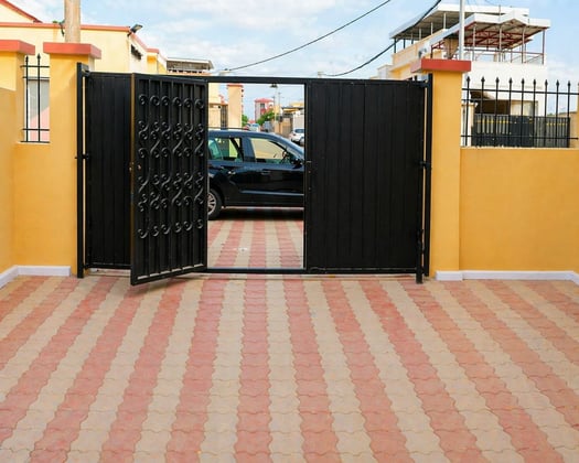 Belle villa neuve avec cour et sécurité à Nagad