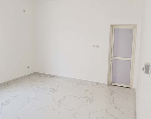 Belle villa neuve avec cour et sécurité à Nagad