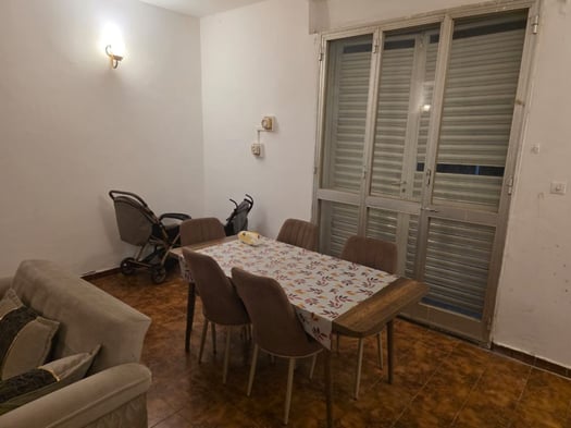 Ensemble meubles maison avec accessoires en bon état