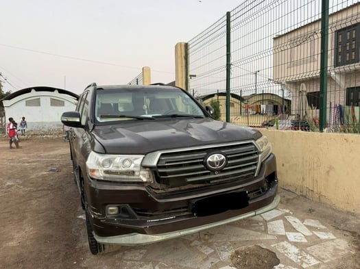 4 Voitures en excellent état à vendre - TOYOTA LANDCRUISER V8 - Mitsubishi L200 2022, HYUNDAI CRETA 2023, Kia SPORTAGE 2012