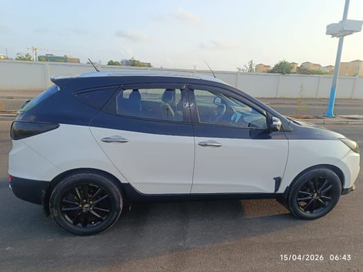 Hyundai Tucson 2015, diesel, automatique, climatisation, en excellent état