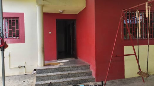 Maison F3 extensible en F4 avec parking et titre foncier à Alhamdani