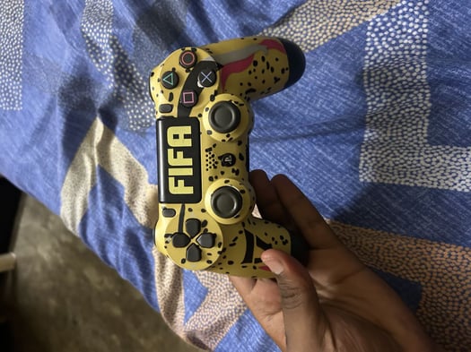 Manette ps4 militaire à saisir