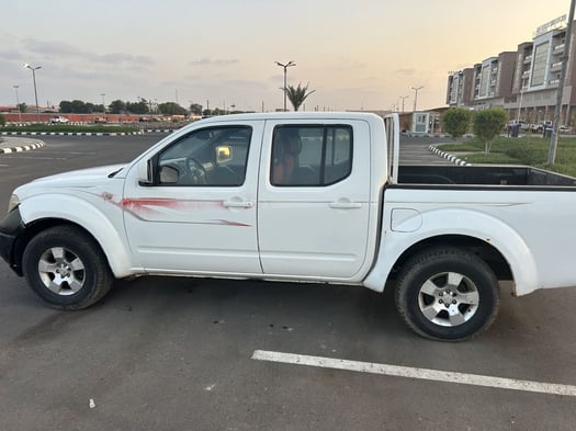 Nissan Navara LE 2000, diesel, boîte manuelle, climatisation impeccable