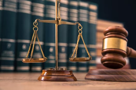 Clerc de notaire expérimenté pour étude notariale de renom