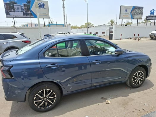 Suzuki Dzire 2025, essence, boîte auto, état impeccable