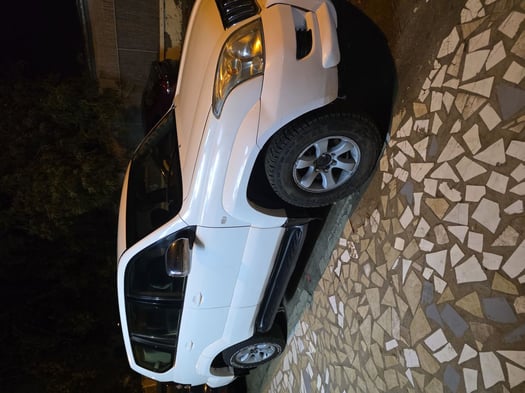 Toyota Prado LJ120, 137 000km, diesel, bien entretenu