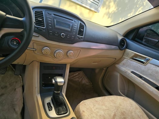 4 Voitures en excellent état à vendre - V8 TOYOTA landcruiser & MARQUE MG 2016 & HYUNDAI CRETA 2023, Kia SPORTAGE 2012