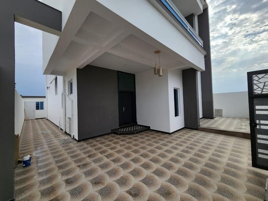 Villa neuve F6 avec terrasse à Haramous