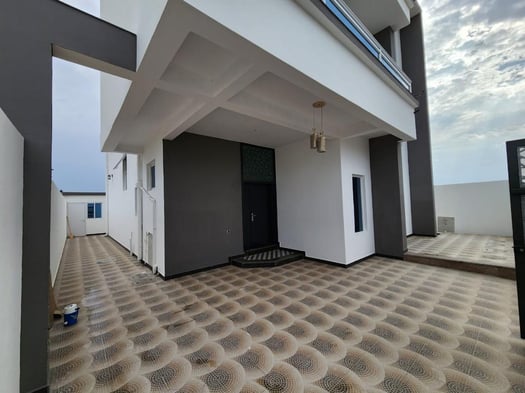 Villa neuve F6 avec terrasse à Haramous