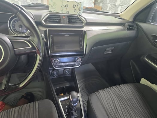 Location Suzuki Dzire 2023, essence, boîte automatique, état neuf