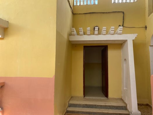 Maison F3 rénovée avec terrasse et garage à Hodan II