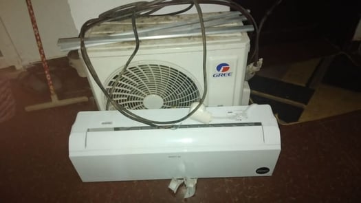Climatiseur AUX 1,5 CV en bon état, bien entretenu