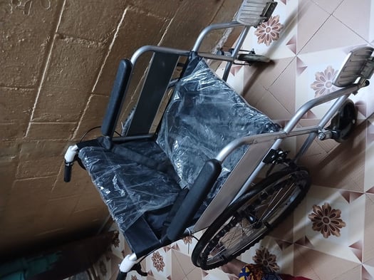 Fauteuil roulant électrique presque neuf en excellent état