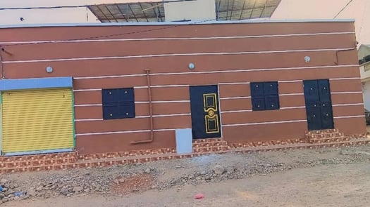 3 locaux commerciaux avec toilettes à Barwaqo 2 phase 1