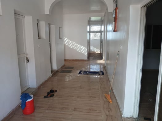Bâtiment 2 étages F3 avec terrasse et surpresseur à Hayableh Heejada