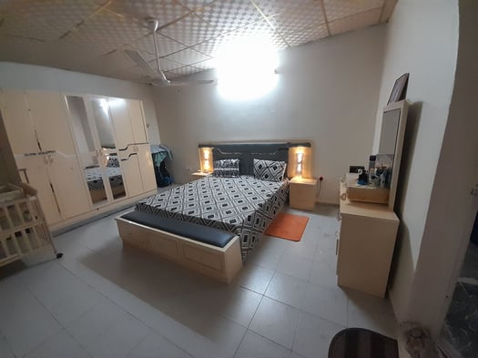 Chambre à coucher moderne utilisée 6 mois en excellent état