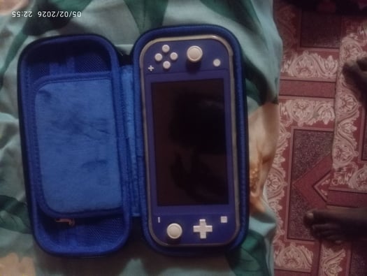 Console Nintendo Switch avec jeux en parfait état
