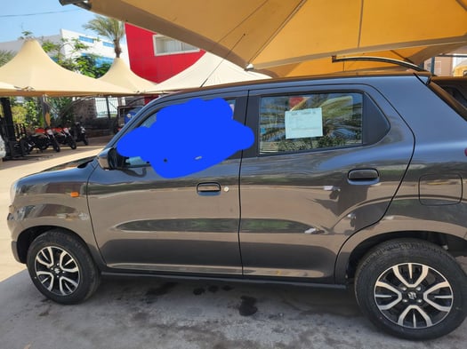 Taxi VIP neuf, climatisé et confortable disponible 24h/24