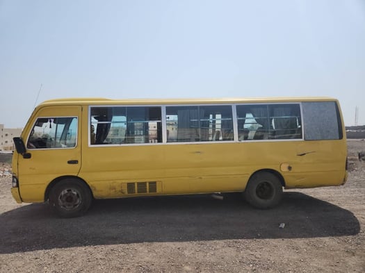 Bus Toyota Coaster diesel 25 places en bon état
