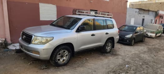 Toyota Land Cruiser V8 2011, diesel, boîte manuelle, faible kilométrage