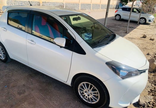 Toyota Vitz 2017 essence automatique blanc en excellent état
