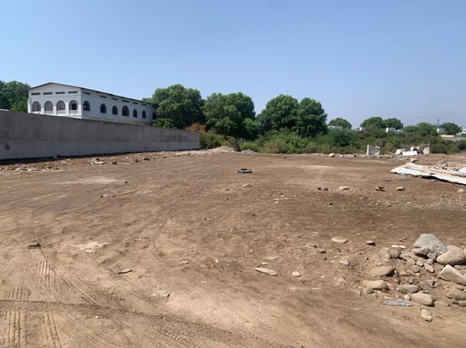 Terrain 1420 m² viabilisé avec titre foncier proche hôpital Peltier