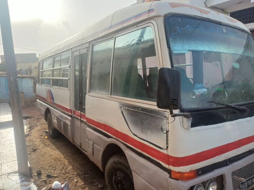 Bus Mitsubishi Rosa 30 places moteur 4D31 en bon état