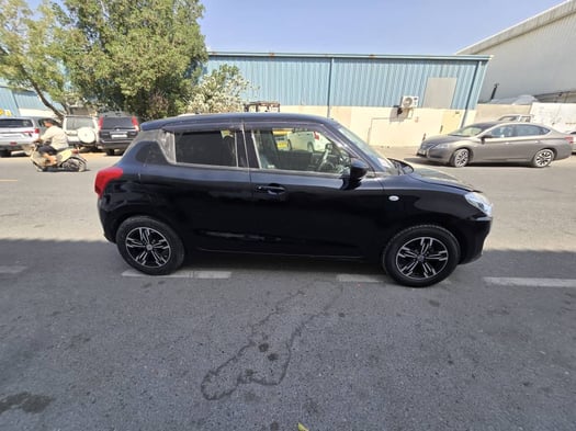 Suzuki Swift 2018, essence, climatisation, excellent état