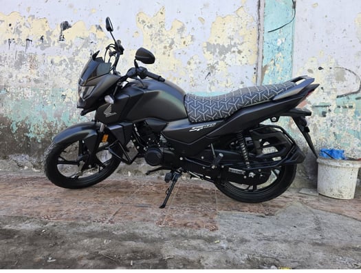 Moto Honda 125 quasi neuve, prix attractif