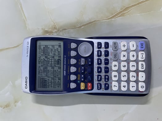 Calculatrice graphique en très bon état pour études et examens