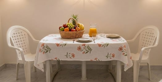 Chambre complète fille et équipements de maison