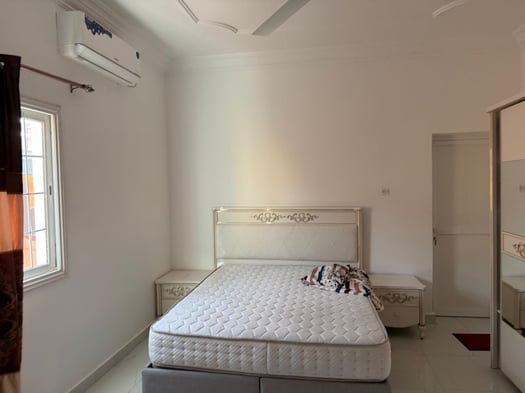 Villa neuve meublée 4 chambres avec grand terrain à Nagad