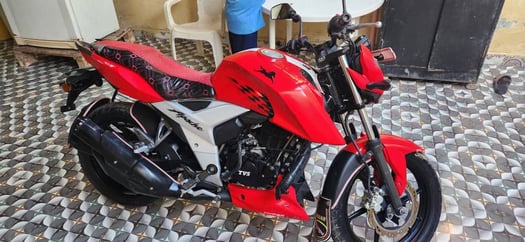 Moto d\'occasion en bon état, entretien à jour, papiers en règle