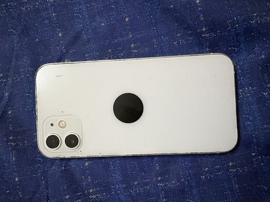 iPhone 12 128 Go en bon état avec écran réparé