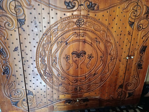 Armoire chambre à coucher spacieuse en très bon état