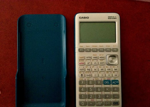 Calculatrice en bon état sans rayure ni défaut