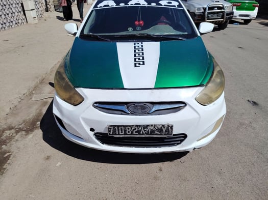 Hyundai Accent 2012 Diesel Taxi en bon état