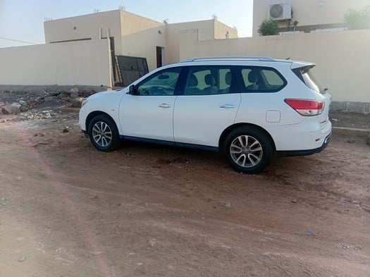 Nissan Pathfinder essence 8 places neuve et confortable