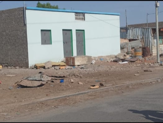 Maison commerciale 150 m² bord de route PK12 avec fort potentiel
